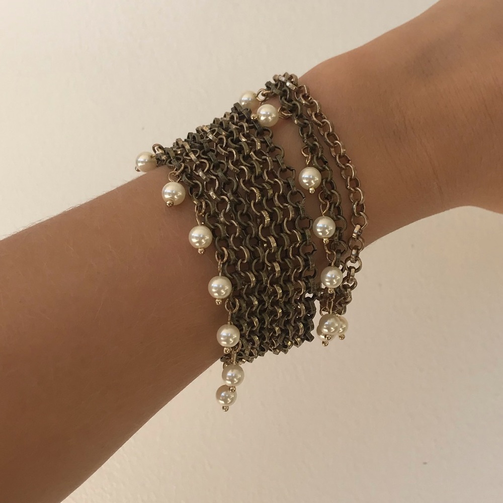 Gold and pearl chain bracelet